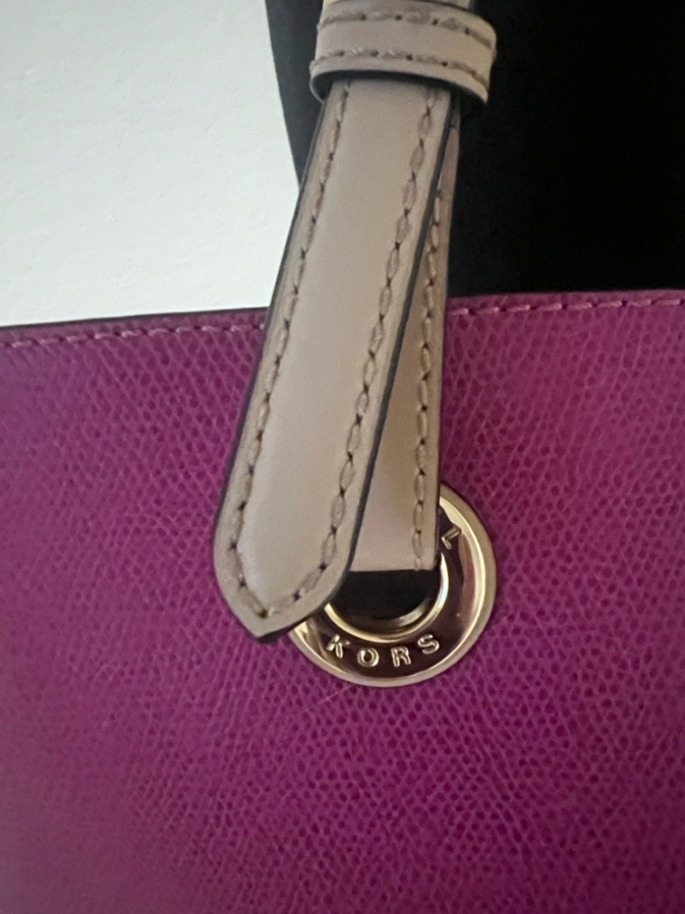 Michael Kors Jet Set Tote Pink Saffiano Leather Large Gold MK Charm Shoulder Bag - Picture 6 of 8